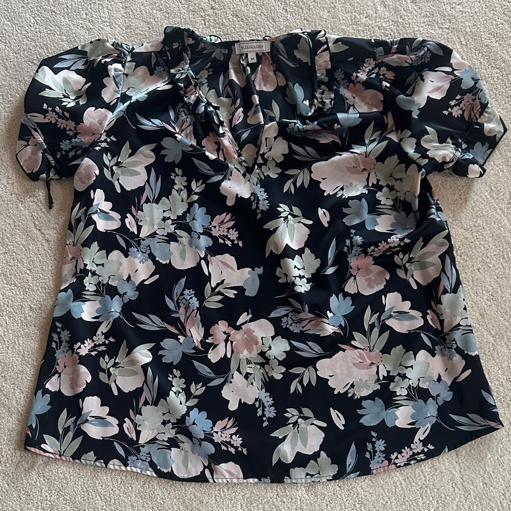 Chic Floral Blouse - Black and Pink